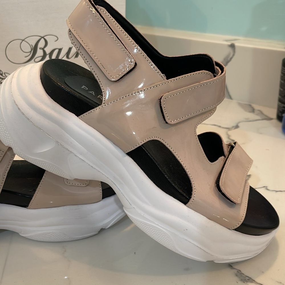 Women's Tan Sandals